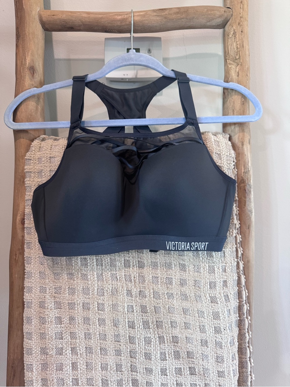 Victoria's Secret ✨ Dark Gray High-Support Sports Bra – Size 34D ✨